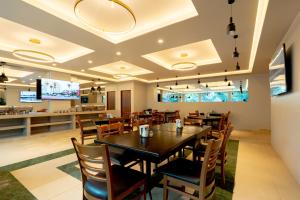 a dining room with a table and chairs at Hotel Real Del Sol in Guadalajara