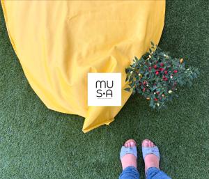 a person standing on the floor next to a table with my st sign at MUSA DOMO Fàinas in Càbras