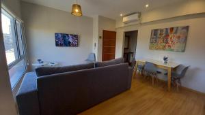 a living room with a couch and a table at Brisas Apart in Olavarría