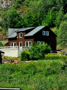 a house in the middle of a field of grass at Feriehus Tripperåsen Moi in Eikje