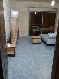 a living room with blue carpeted floors and a living room at بيت مريم in Irjān