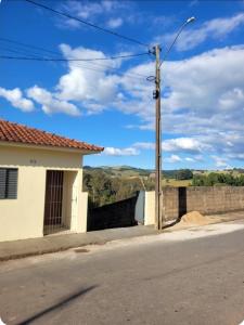 an empty street with a street light next to a building at Pousada Welsh in Bueno Brandão