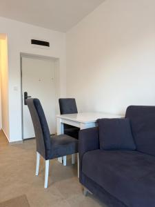 a living room with a couch and a table and chairs at Comfort Residence in Tuzi +1 photo