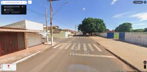 an empty street with a sign on the side of the road at Pousada Bem Estar Frutal in Frutal