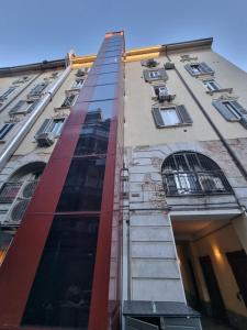 a tall building with a ladder on the side of it at Appartamento Duomo-Monte Nero in Milan +3 photos