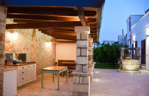 a kitchen and dining area with a table and a table at Assunta Affittacamere in Vitigliano