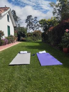 two yoga mats on the grass in a yard at Alojamiento Rural San Antonio in Ubaté