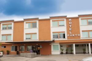 een weergave van de voorkant van de hotelporto bij Porto Hotel in Lázaro Cárdenas