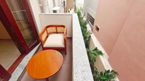 a table and a chair on the side of a building at Bliss Giriya By Bergamont in Tiruvannāmalai
