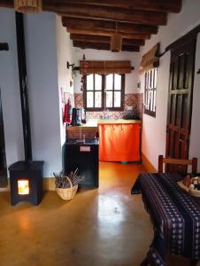 a room with a kitchen and a stove in a room at Los Amarantos in Tilcara