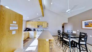 a kitchen and dining room with a table and chairs at Mountain Paradise #G3 in Moab