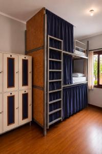 a room with a bunk bed and a bunk bed at Lulle Hostel - Congonhas - Expo - Interlagos - Morumbi in São Paulo