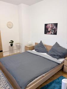 a bedroom with a large bed with blue sheets at Ferienwohnung Kinheim an der Mosel in Kinheim