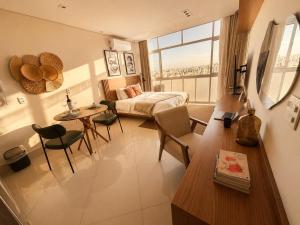a room with a bed and a table and chairs at Vem pro Copan in São Paulo