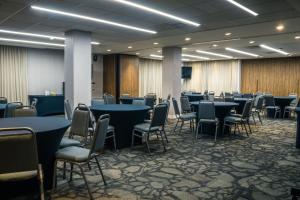 a conference room with tables and chairs in it at Holiday Inn Belo Horizonte Savassi by IHG in Belo Horizonte +168 photos