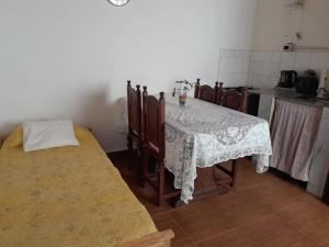 a table and chairs in a kitchen with a table and a table at Villarrica in Valle Hermoso
