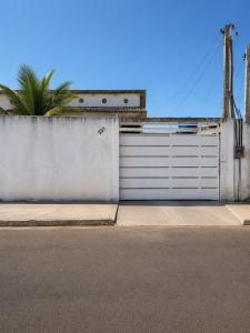 a building with a garage door and a street at Studio Brasiléia in Brasiléia