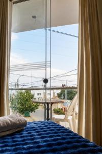 a bedroom with a bed and a large window at Hotel Inkayacu in Paracas
