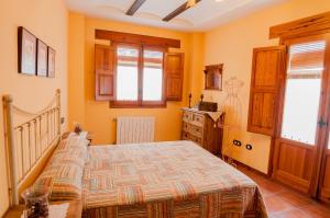 Cama o camas de una habitación en Casa Rural Rosa