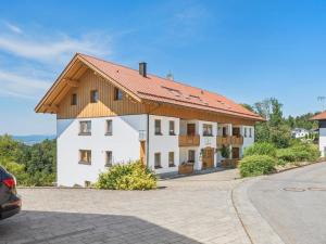 a large white house with a wooden roof at Traudi in Waldkirchen