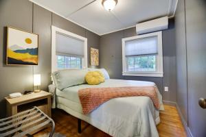a bedroom with a bed with a yellow pillow on it at Lakefront Haven Modern Cottage in Effort