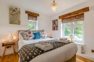 a bedroom with a bed with towels on it at 3 Bed in Bakewell oc-96293 in Baslow