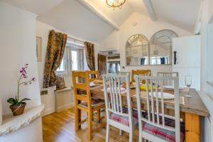 a kitchen and dining room with a table and chairs at 3 Bed in Bakewell oc-96293 in Baslow +21 photos