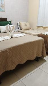 three beds are lined up in a room at Rancho das mangabeiras in Mata de Sao Joao +20 photos