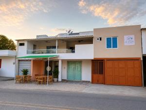 a house on the side of the road at La Casita Rooms - Habitaciones Coveñas in Coveñas