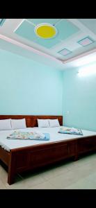 a large bed in a room with a ceiling at 846 A12 Bùi Thiện Ngộ in Cù Lao Tâu +9 photos
