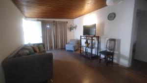 a living room with a couch and a tv at "Alojamiento en Uspallata" para hasta 6 personas in Uspallata