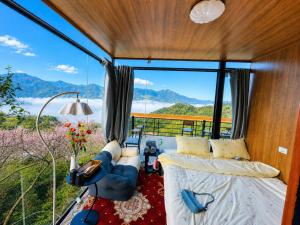 a room with two beds and a view of mountains at Homestay 26 Cơ Sở 2 Tà Xùa in Bắc Yên