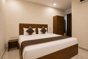 a bedroom with a large bed in a room at Hotel Gokul Pride Near Secunderabad Railway station in Hyderabad