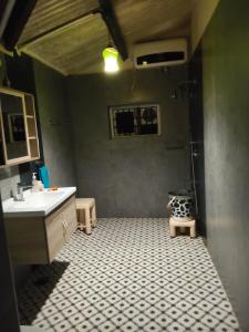 a bathroom with a sink and a toilet and a tub at Springdale Villa in Kodaikānāl