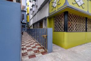 a doorway to a building with a yellow and blue door at Hotel O Bangur Kolkata Formerly The Avenue Inn in Nager Bazaar +22 photos