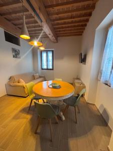 a living room with a wooden table and chairs at Il casone di vada in Vada