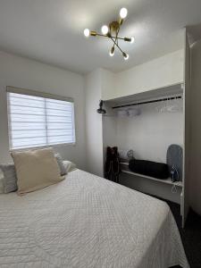 a bedroom with a bed and a ceiling fan at Casa en grupo, terraza y alberca compartida in Mexicali +70 photos