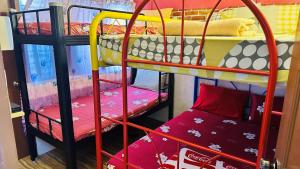 a bunk bed with two bunk beds in a room at Bidara Guest House in Kampong Sungai Baru Tengah