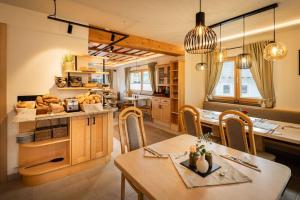 a kitchen and dining room with a table and chairs at Grillhofer - Slow Living Apartments -LUNGAUCard inkludiert in Mauterndorf