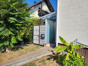 a house with a blue door and a fence at My FeWo in Germersheim