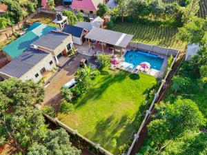 an aerial view of a house with a swimming pool at Kilistone Apartments in Uru