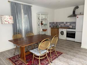 a kitchen with a wooden table and chairs at La Casa del Encinar in Valdemorillo +3 photos