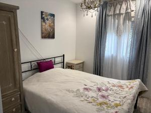 a bedroom with a bed and a window at La Casa del Encinar in Valdemorillo