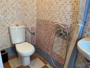 a bathroom with a toilet and a sink at Casa María in Asilah