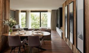 a dining room with a table and chairs at Les Chalets de l'Observatoire in Megève