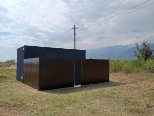 a black fence in the middle of a field at ИНХаус Долинка in Cholpon-Ata