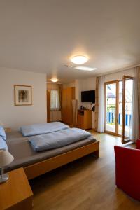 a bedroom with a large bed in a room at Apart Hotel Stadtgarten in Überlingen +101 photos