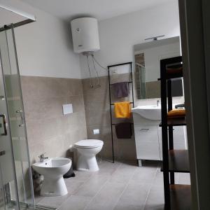 a bathroom with a toilet and a sink at Rustico Lago di Como b&b in Barna