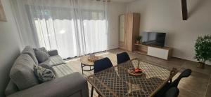 a living room with a couch and a table at L'escalade Lyon Aéroport in Janneyrias