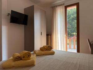 a room with a bed with towels on it at Albergo Legazzuolo Montecampione in Artogne